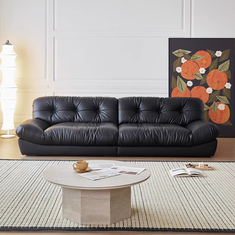 Sofá de cuero nublado italiano minimalista, sala de estar de cuero profundo, sofá perezoso para tres personas en línea.