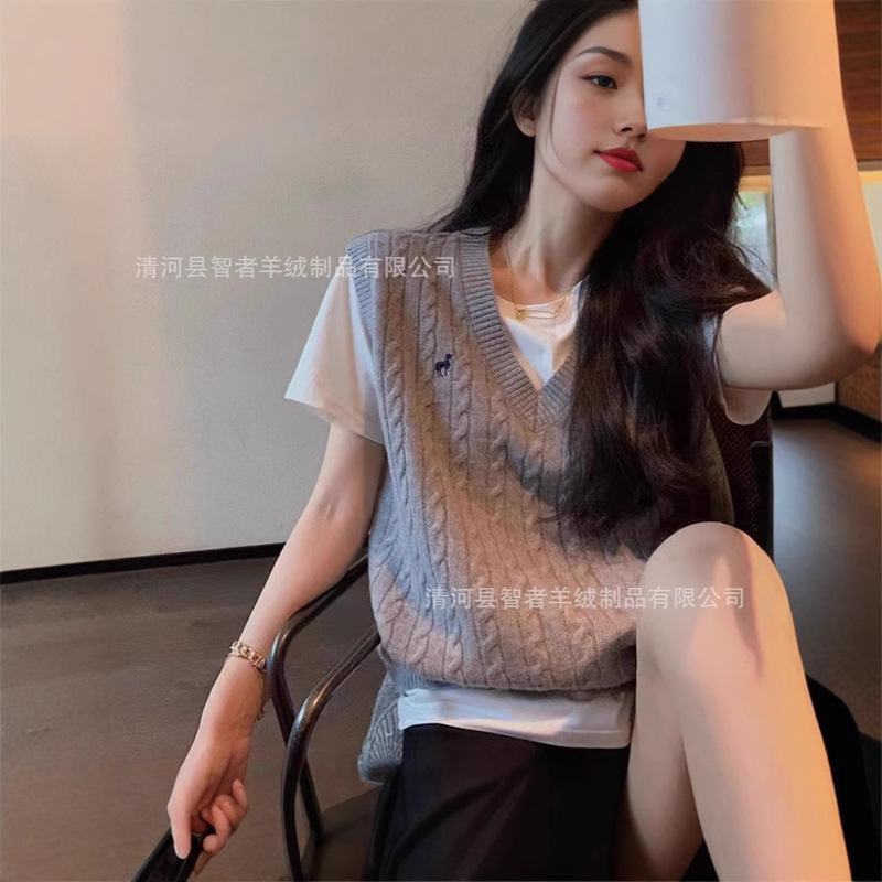 2025 Autumn/Winter New Women's Knitted Layered Vest Embroidered V-Neck Pullover Double-Layered Cable Knit Vest