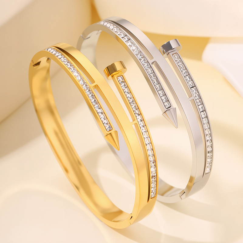 Pulsera de titanio con incrustaciones de diamantes para mujer, se puede usar en la ducha sin decolorarse, estilo europeo y americano, pulsera versátil de acero inoxidable para parejas. image 4