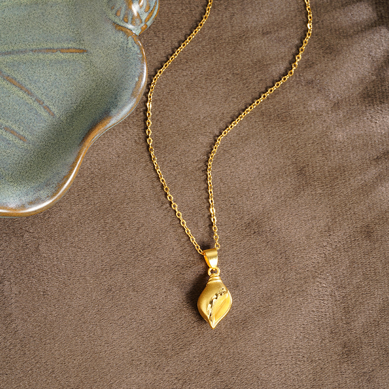 Nuevos productos de oro de arena vietnamita simple pequeño colgante de caracol de moda para chicas de lujo ligero de lujo de alta calidad en línea joyas