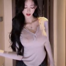 �F؛ �|���T���˟o�Ǵ����Ů�@������ɫ�Ը�u�I�����[����΢͸