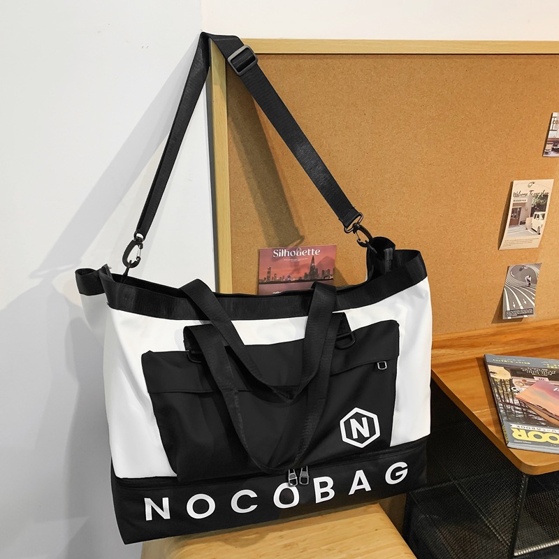 Capacious travel bag for men and women