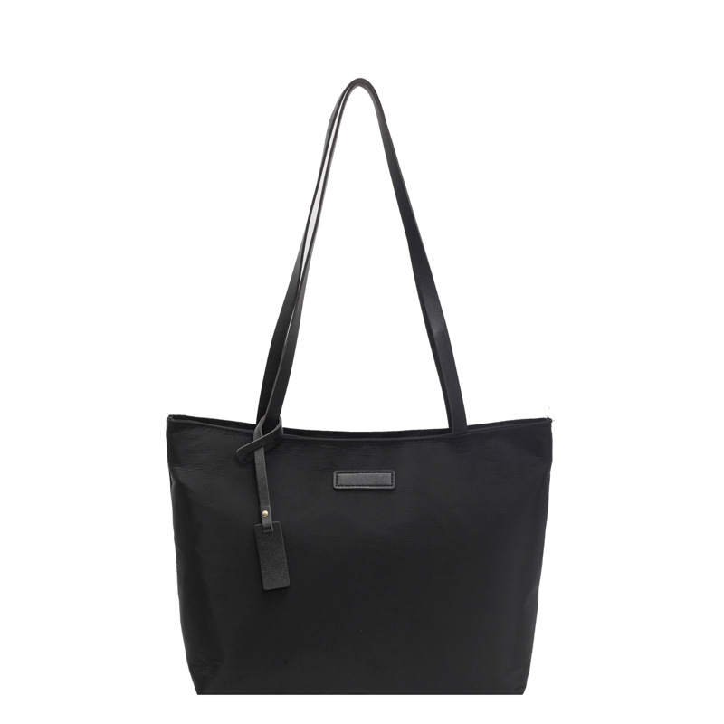 Bolso de moda de mujer, nuevo tipo de bolso casual de nylon, bolso de hombro simple coreano de gran capacidad para trabajar en clase.