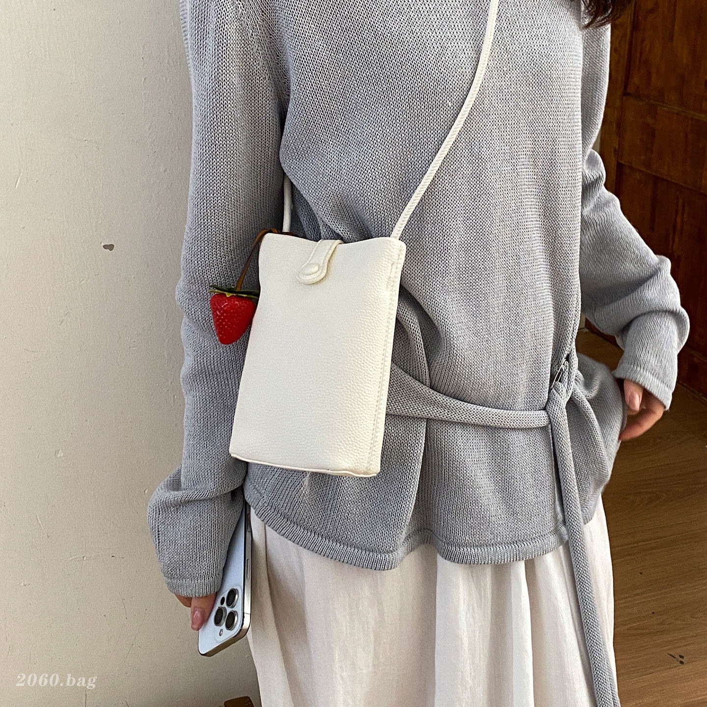 Nuevo mochila ligero verano 2026 teléfono móvil cuero suave versátil cubo de transporte mini mochila de hombro mujer estilo coreano