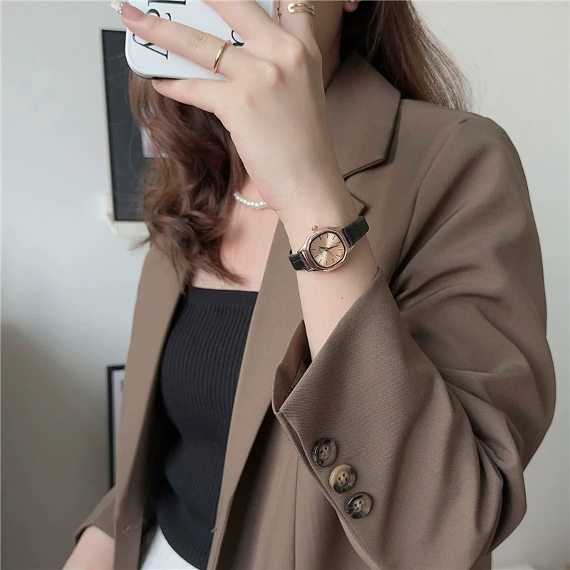 Ку наблюдаю: переводился как "Small sugar cube watch for girls student party simple"