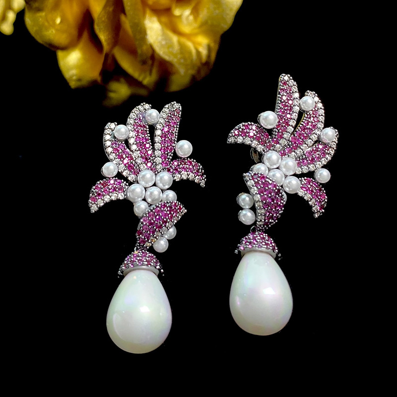 1 Pair Shiny Flower Inlay Copper Artificial Pearls Zircon Drop Earrings display picture 3