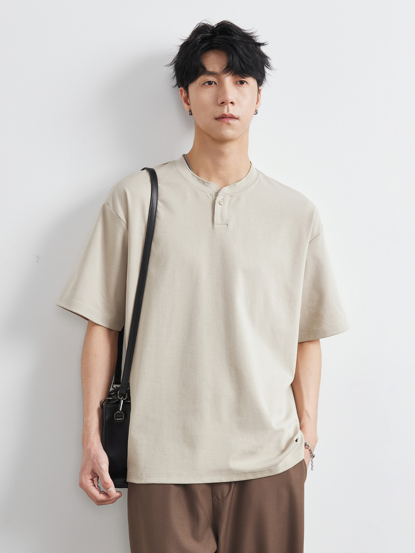 Áo thun nam cổ Henley tay ngắn cotton mercerized cao cấp 210g — Màu đen