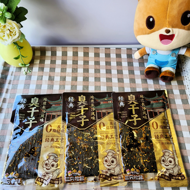 Three Squirrels Classic Stinky Tofu 65g*2 Zero Trans-Fat Acid Authentic Changsha Flavor Snack to Satisfy Cravings