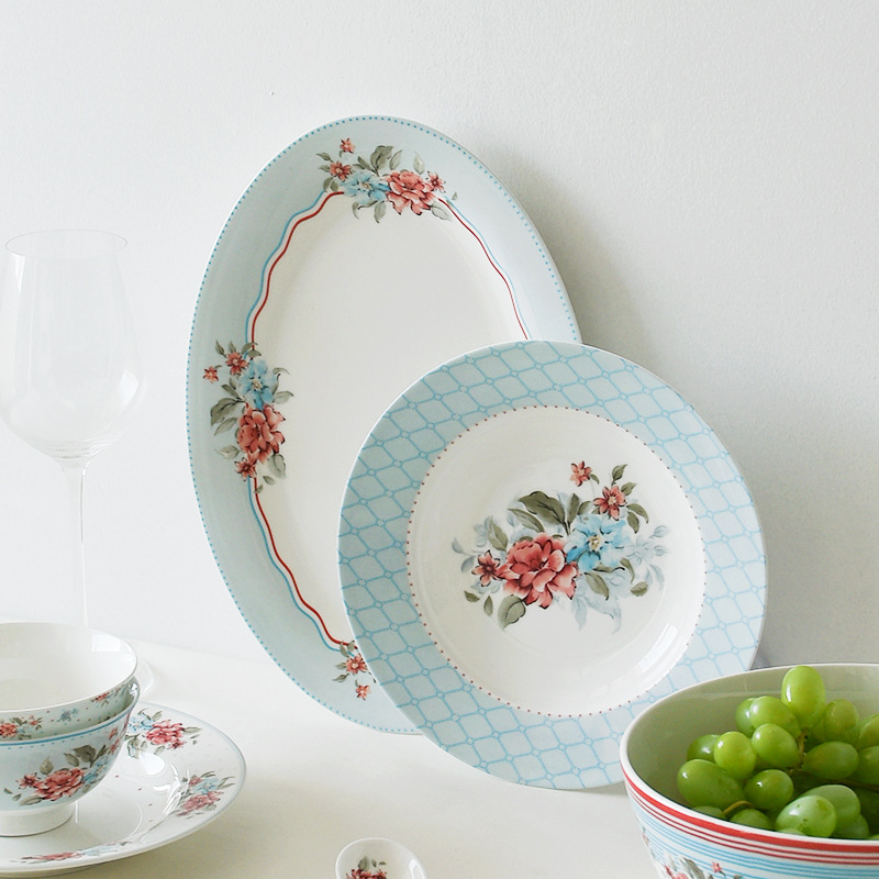 Flores románticas de alto valor de hueso de porcelana cubiertos set platos cucharas casamiento nuevo set de cubiertos de cerámica palillos set
