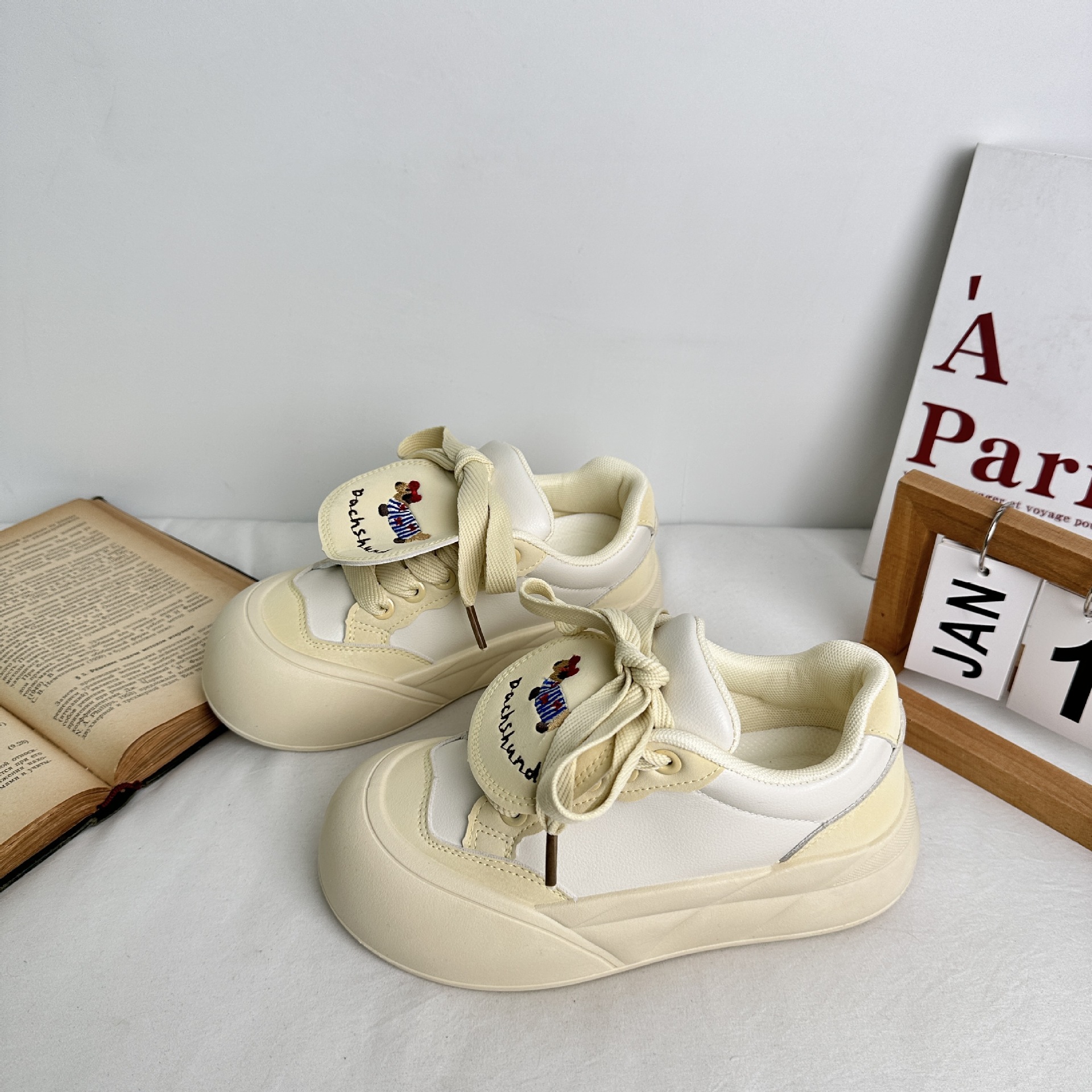 Yuanbo 2025 primavera suela gruesa zapatos de tabla de cabeza grande estudiantes zapatos de lona coreanos de todo fósforo estilo de Hong Kong zapatos de mujer de moda image 3