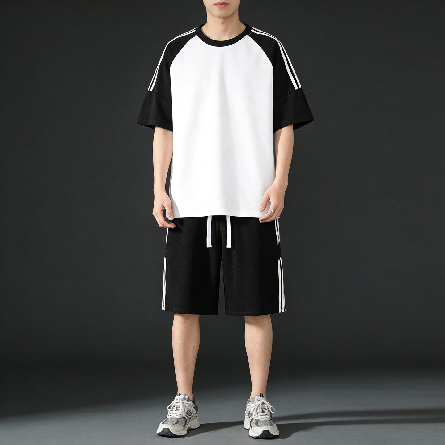 Trajes deportivos casuales para hombres de verano, camisetas de manga corta de tres barras, pantalones cortos de moda para hombres con un guapo traje de tamaño grande. image 8
