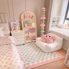 Insはカシミヤのかわいい少女風ピンクのベッドサイドの毛布に似せて、寝室のソファーのじゅうたんを厚くします。