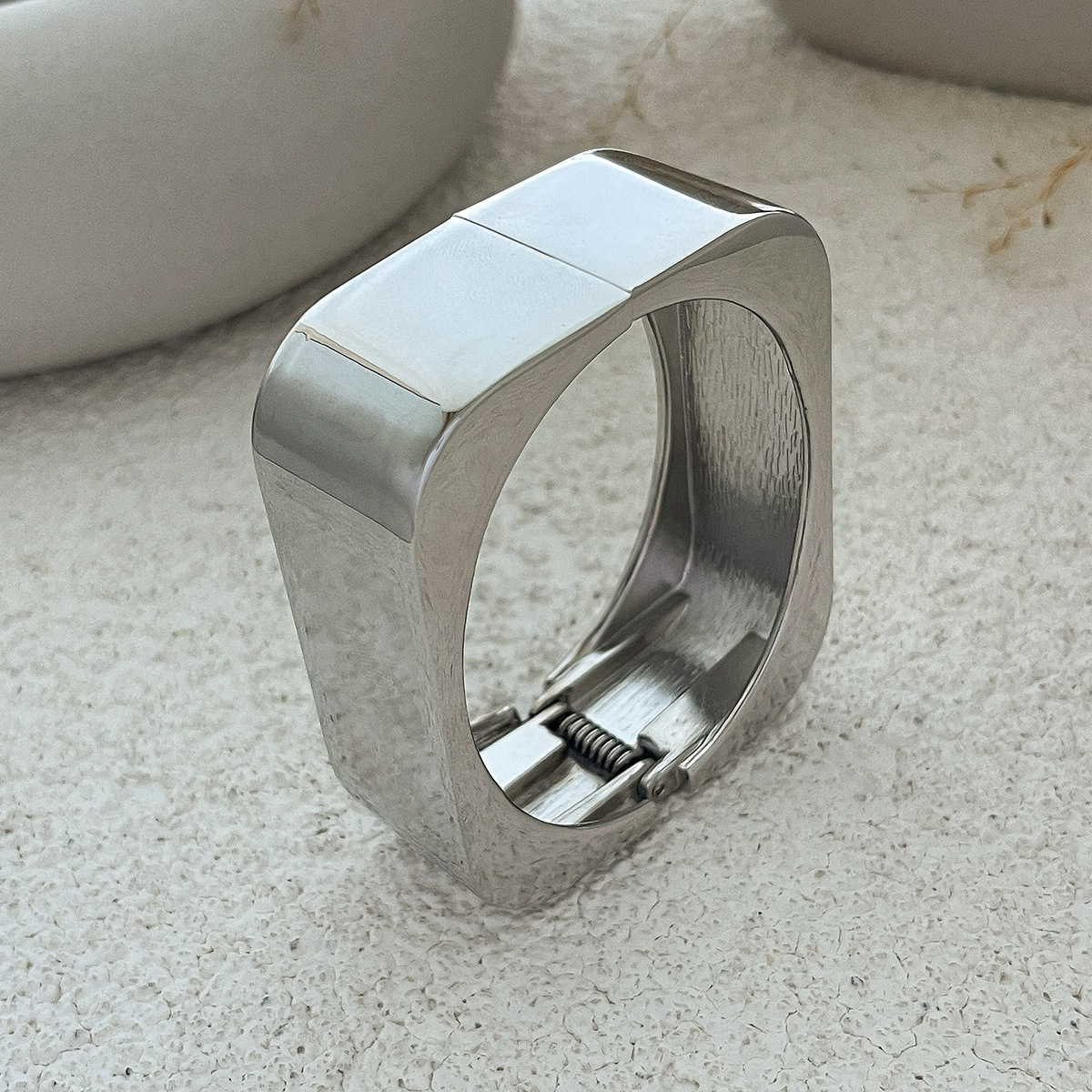 01 white k bracelet 2635k1