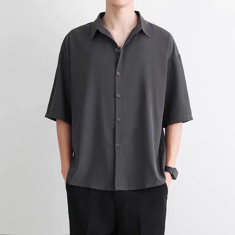 Camisa negra de manga corta para hombre camisa delgada de verano estilo japonés ruoshuai camisa de alto grado de seda de hielo casual abrigo de media manga