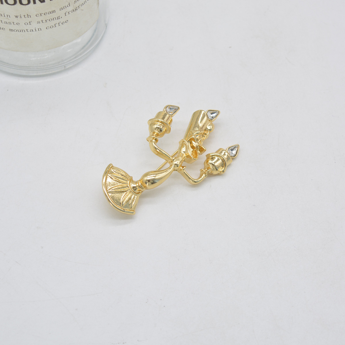 Retro Court Alloy Brooch Female Lamp Shape Corsage Accessories Male display picture 4