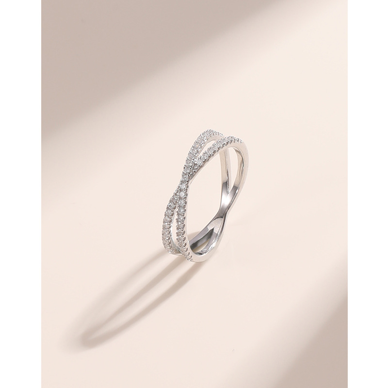 S925 anillo cruzado de plata esterlina Estilo fresco de las mujeres diseño de nicho de alto grado de diamantes incrustados anillo de dedo índice