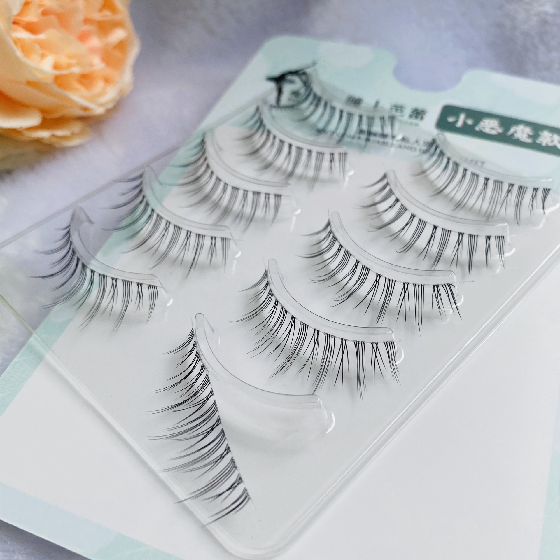 Red de celebridades Little Devil Pestañas postizas Pestañas transparentes superfinas Pestañas de ojos grandes de hadas delgadas naturales tridimensionales al por mayor