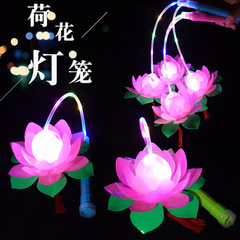 発光の七色のハスの花の提灯が輝いています。