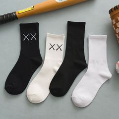 Autumn and winter socks women's mid-calf socks ins trendy black white men's sports Japanese style piles of street style couple stockings