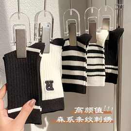 黑白潮袜女学生中高筒棉袜批发春秋季节女生袜子诸暨袜业女袜秋天