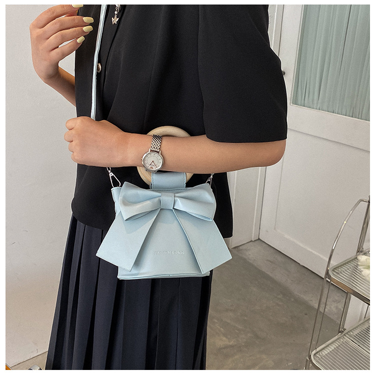 455g Weight Synthetic Leather Lining Material Sewing Thread Fashion Element Magnetic Buckle Closure Type Single Shoulder Strap, Double Handle Strap Type Bucket Bag Bags Type Casual Occasion Pu Leather Material Bow Knot Pattern All Seasons Season Women's Gender Elegant Style Bucket Shape Small Size Women's Small Pu Leather Bow Knot Elegant Sewing Thread Bucket Magnetic Buckle Bucket Bag 15