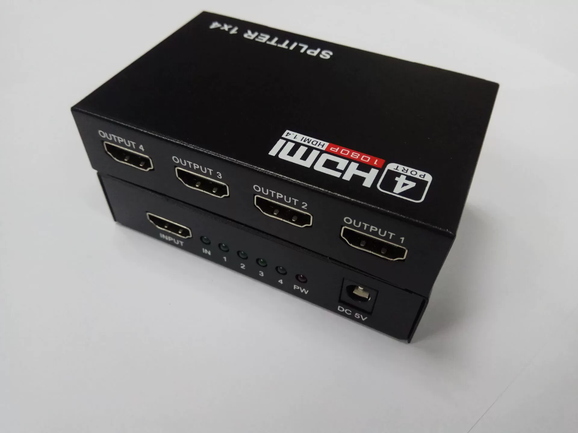 1.4 Version HDMI SPLITTER HDMI frequency division 1 point four HDMI allocation 1 points 4