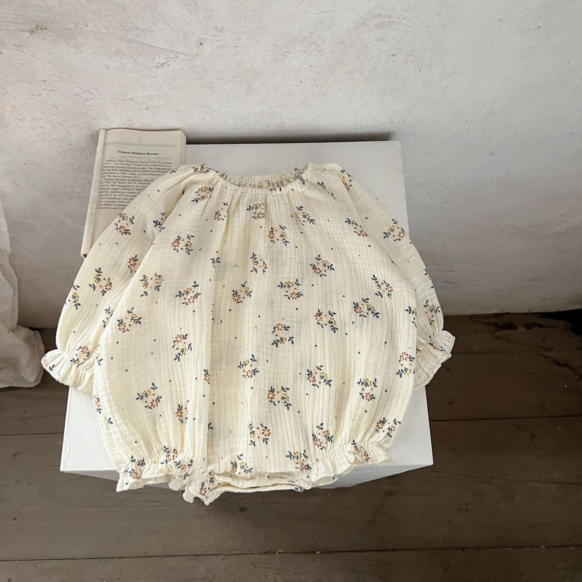 INS estilo coreano de las niñas de algodón de doble capa de gasa impresa mameluco recién nacido otoño versátil suave mameluco de la moda