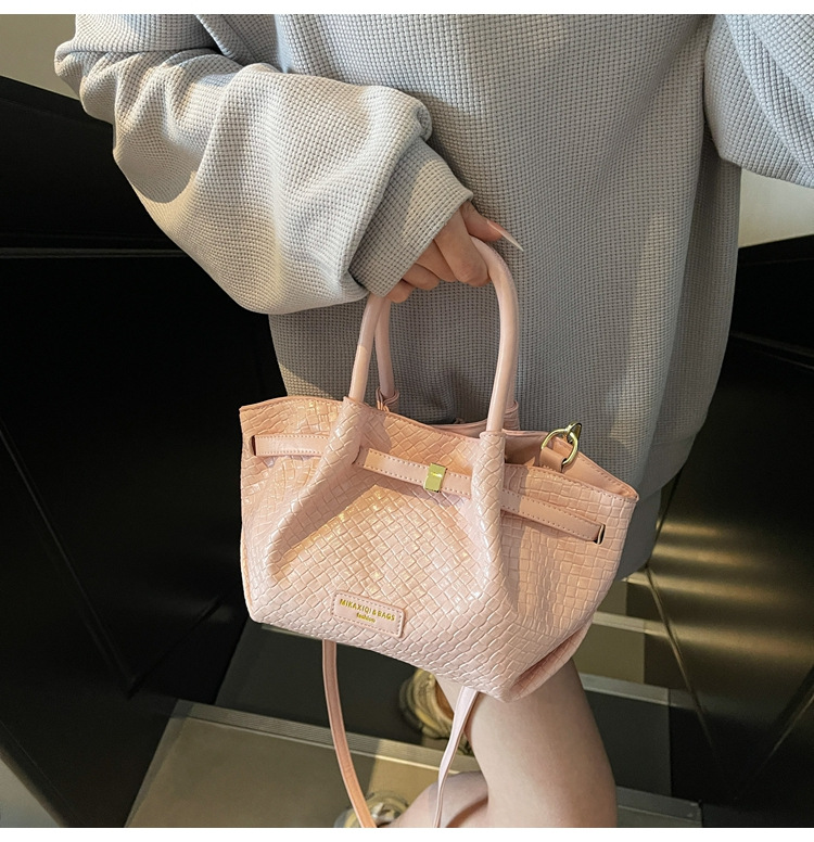 Simple crossbody bag 2025, single-shoulder bucket bag, Spring new style for work, Korean style bag, embossed commuting fashion bag for women undefined