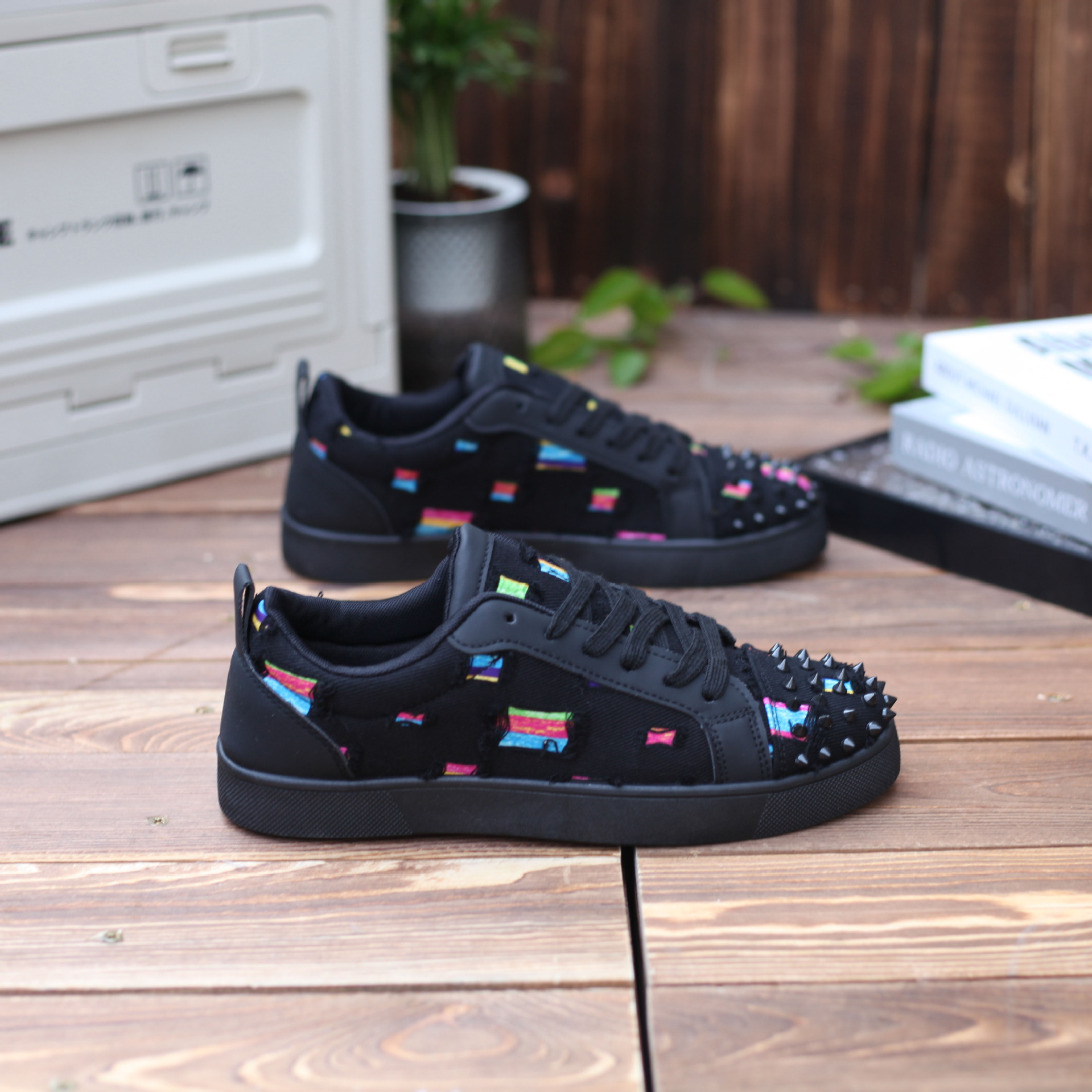 Couple's Hong Kong Style Trendy Shoes Red Bottom Rivet Board Shoes Men's and Women's Sports Casual Shoes