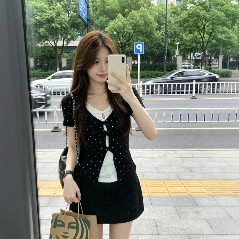 Polka Dot Patchwork Fake Two-Piece Short-Sleeve T-Shirt for Women, Summer Slim Fit, Flattering for Petite Figures, Unique and Stunning Design Top