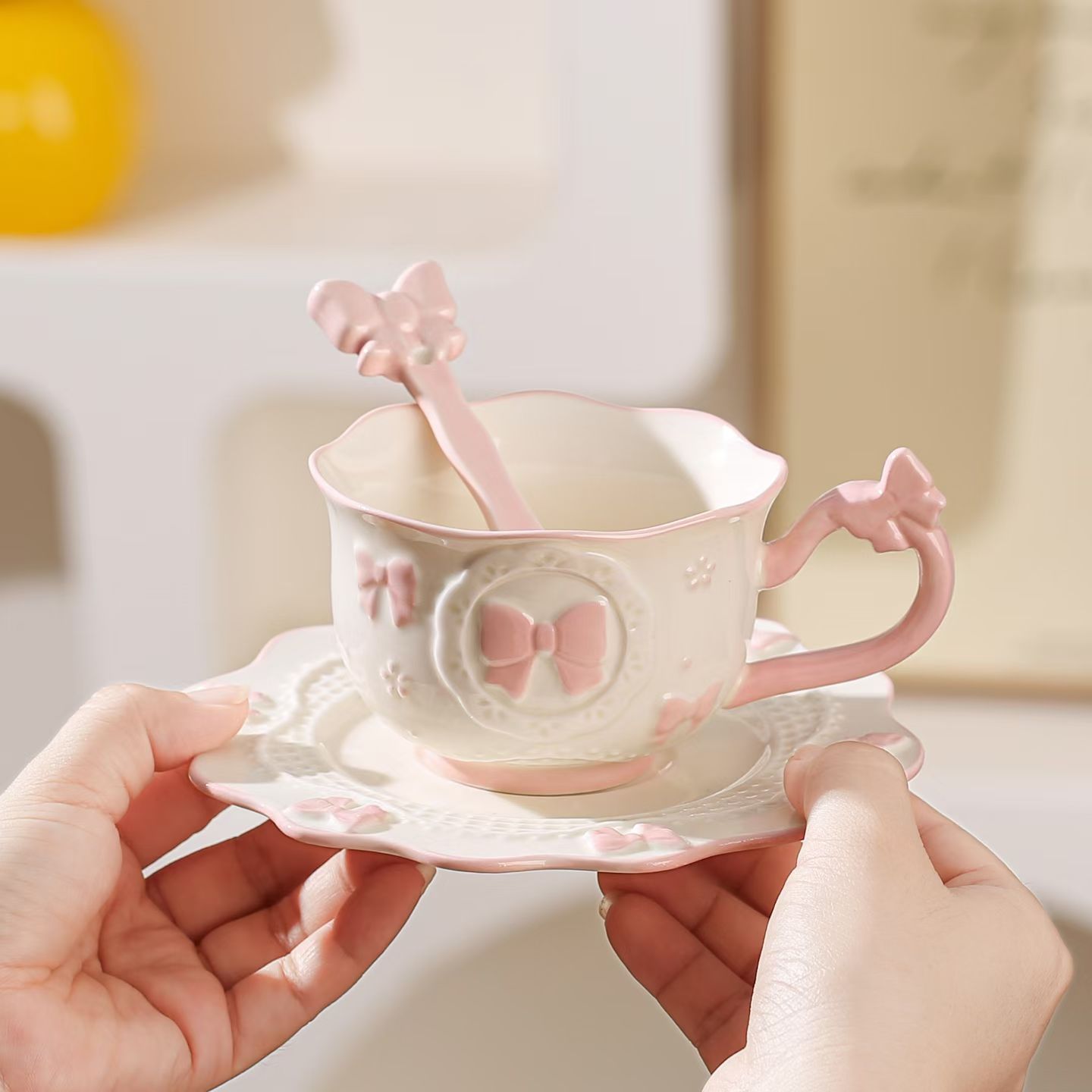 Alto valor nominal de arco nórdico cerámica taza de plato combinación de taza de café de oficina de chicas taza de regalo de mano