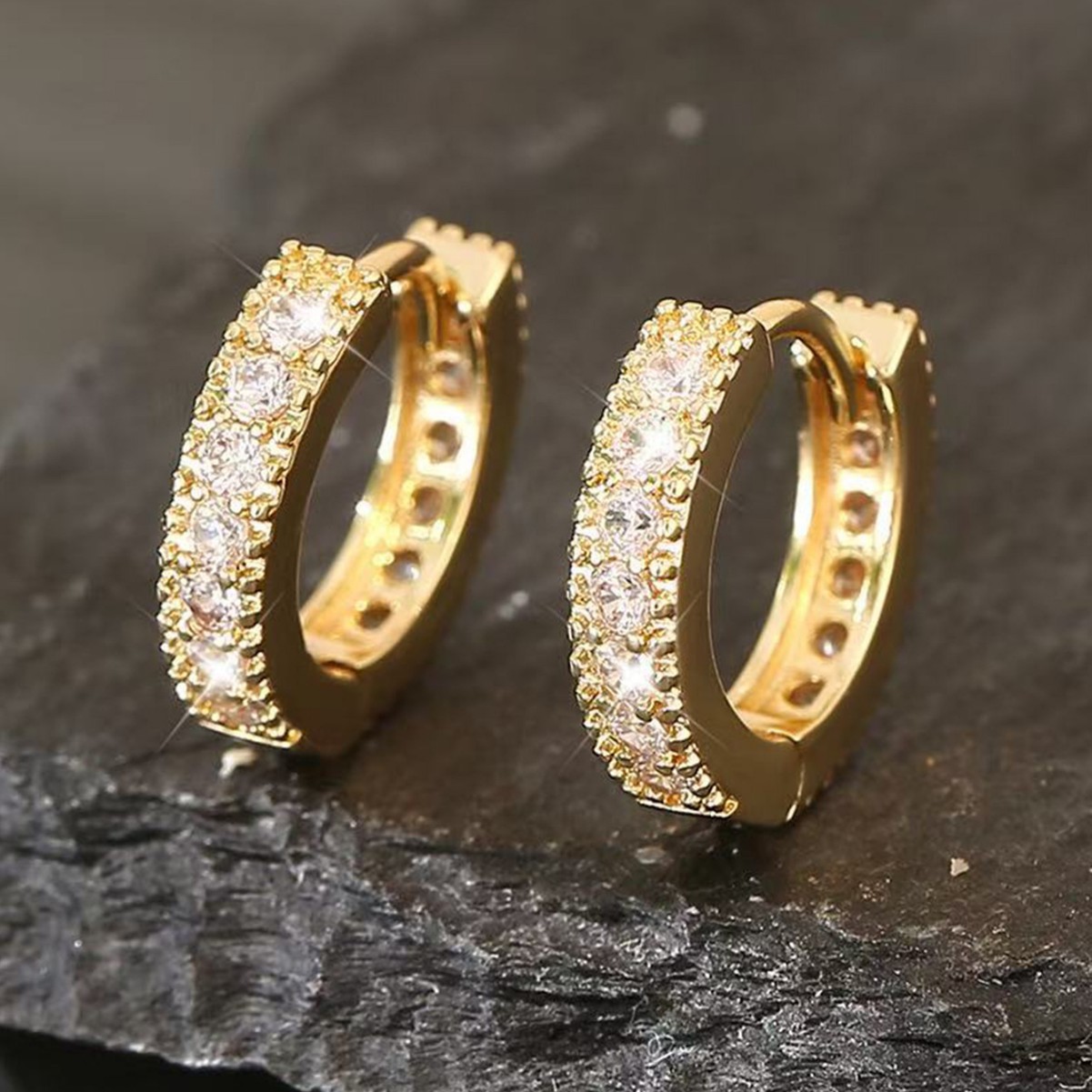 Orecchini a cerchio uomo minimalisti classici eleganti alla moda_voghion.com