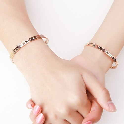 Braccialetto leggero di lusso in oro rosa con numeri romani per donna, anti-scolorimento, bocca mobile, incisione, regalo per San Valentino_voghion.com