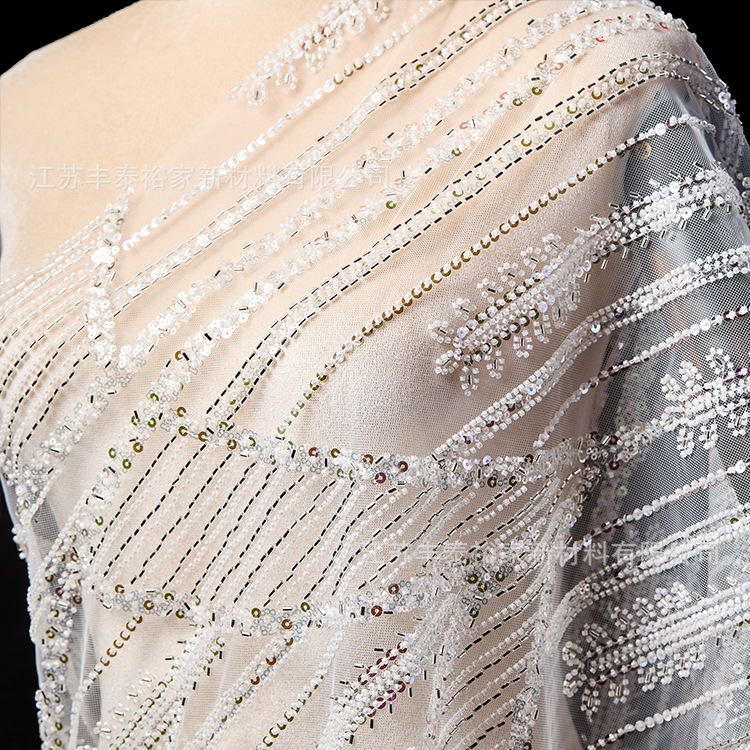 Nuevos productos bordados tela bordada tubo de perlas diseño de moda tridimensional ropa de mujer vestido procesamiento de tela de decoración del hogar personalizado