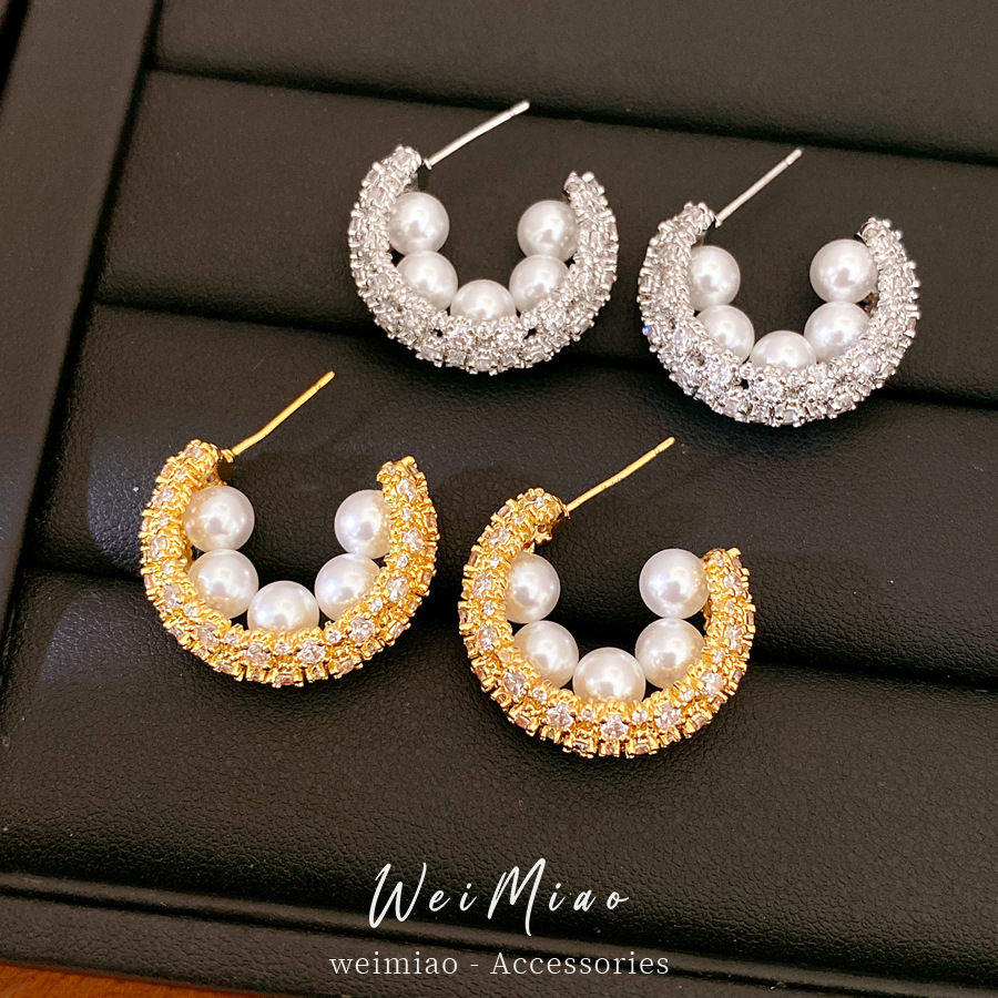 Agujas de plata zircon perlas en forma de C temperamento palacio exquisitos pendientes de nicho ligero de lujo alta sensación de auriculares al por mayor