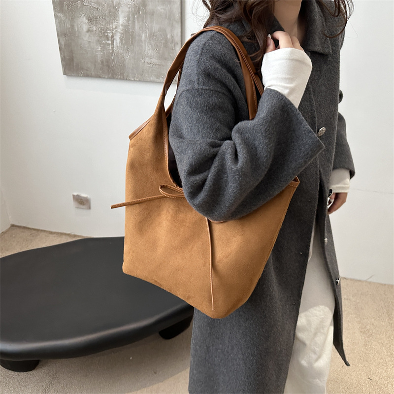 Bolsa de viaje al trabajo para mujeres estilo coreano retro de alta capacidad bolso de brazo 2025 primavera alta sensación bolso de hombro