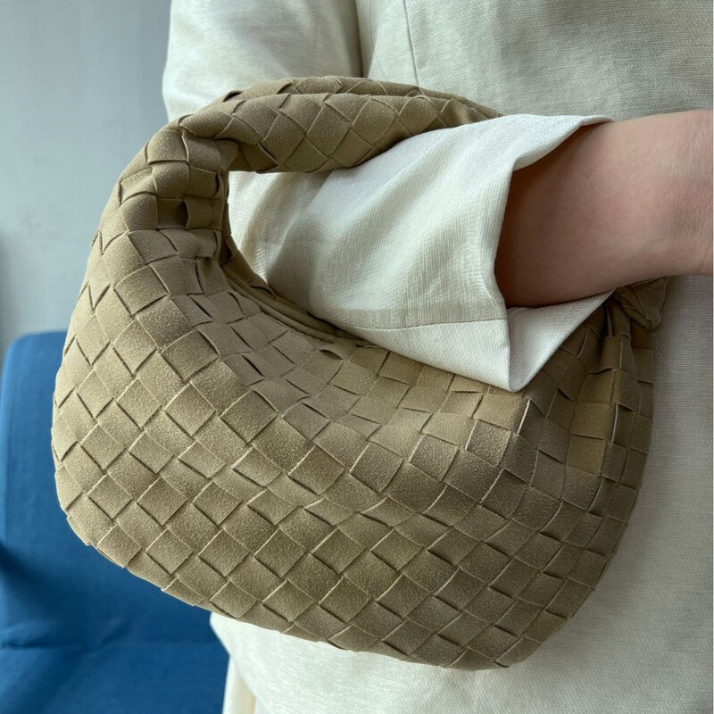 Ladies bag small size matte woven bag 2025 Amazon new horn bag European and American style handbag wholesale price