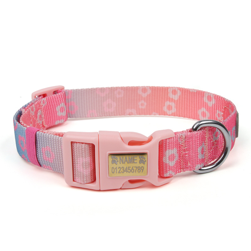 Fábrica de venta caliente perros collar de moda gradiente collar de tracción inscrito para evitar pérdida de artículos de mascotas de seguridad al por mayor