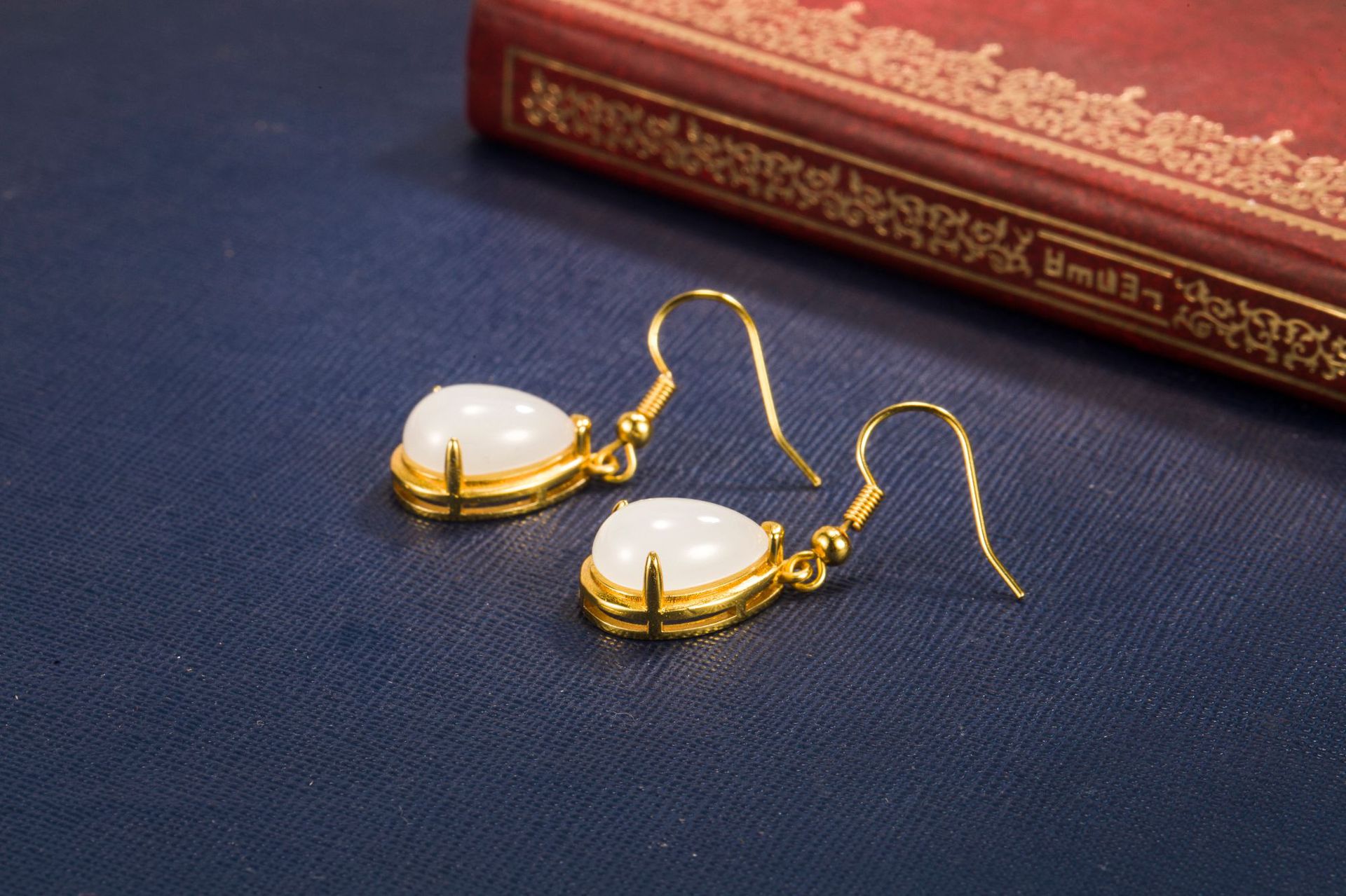 Retro Inlaid Water Drop Shaped Imatation Jade Copper Ear Hook Earrings Wholesale display picture 4