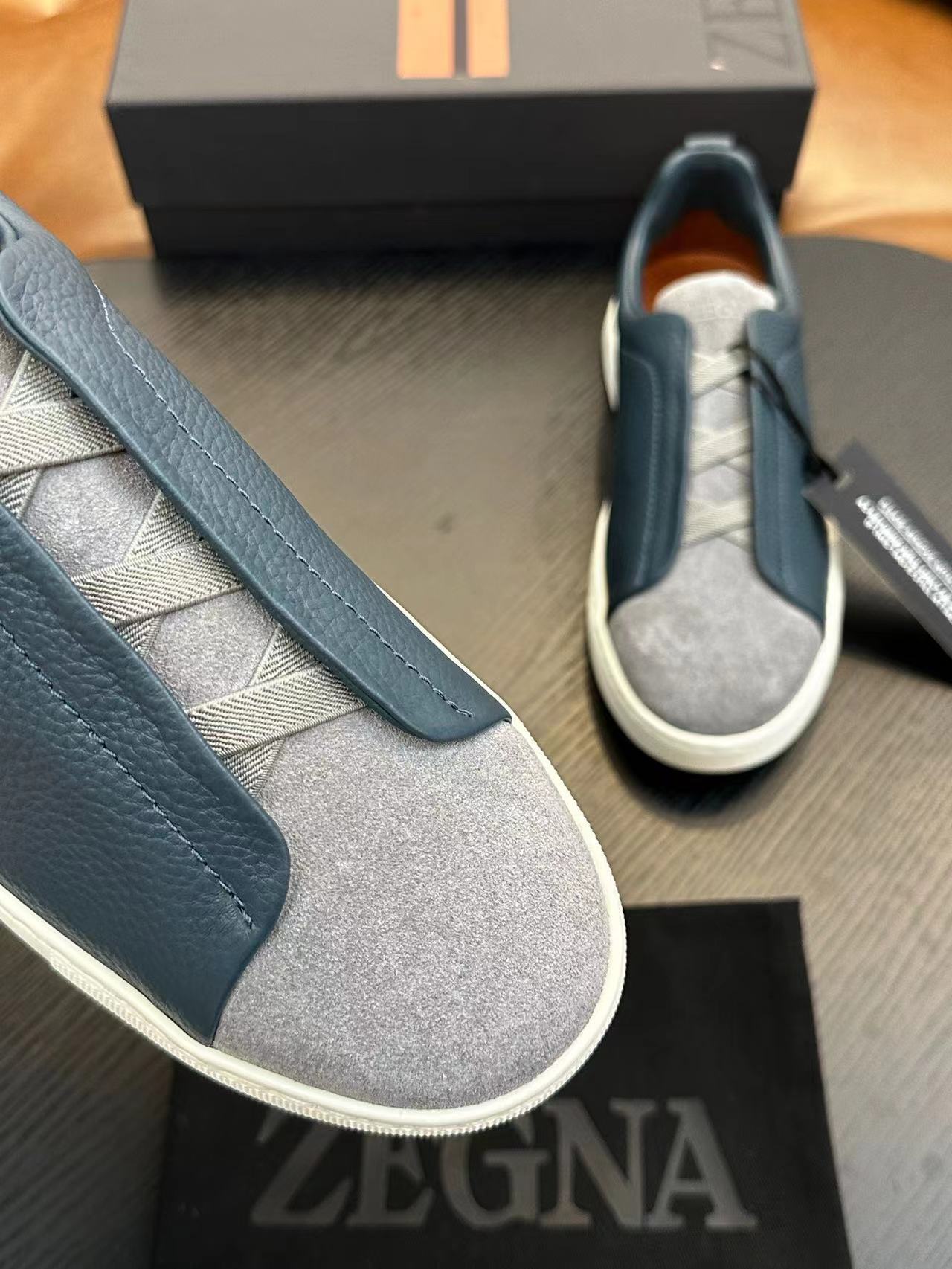 파란색 밝은 회색