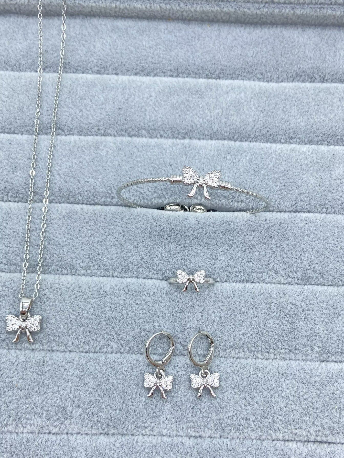 Juegos de joyería para niños mariposa cereza Mickey cobre oro zircon anillo pendientes brazalete collar joyería conjunto de cuatro piezas image 11