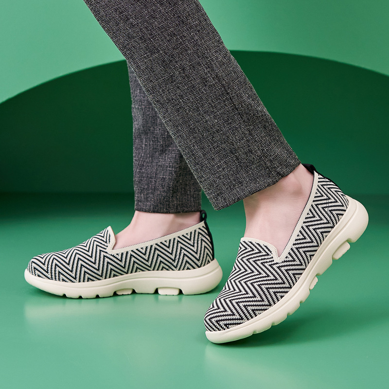 B888-42025 Herbst Winter Neue Licht Kissen Anti-Slip Runde Kappe Mittleren Alters Und Ältere Komfortable Atmungsaktive Flache Schuhe_voghion.com