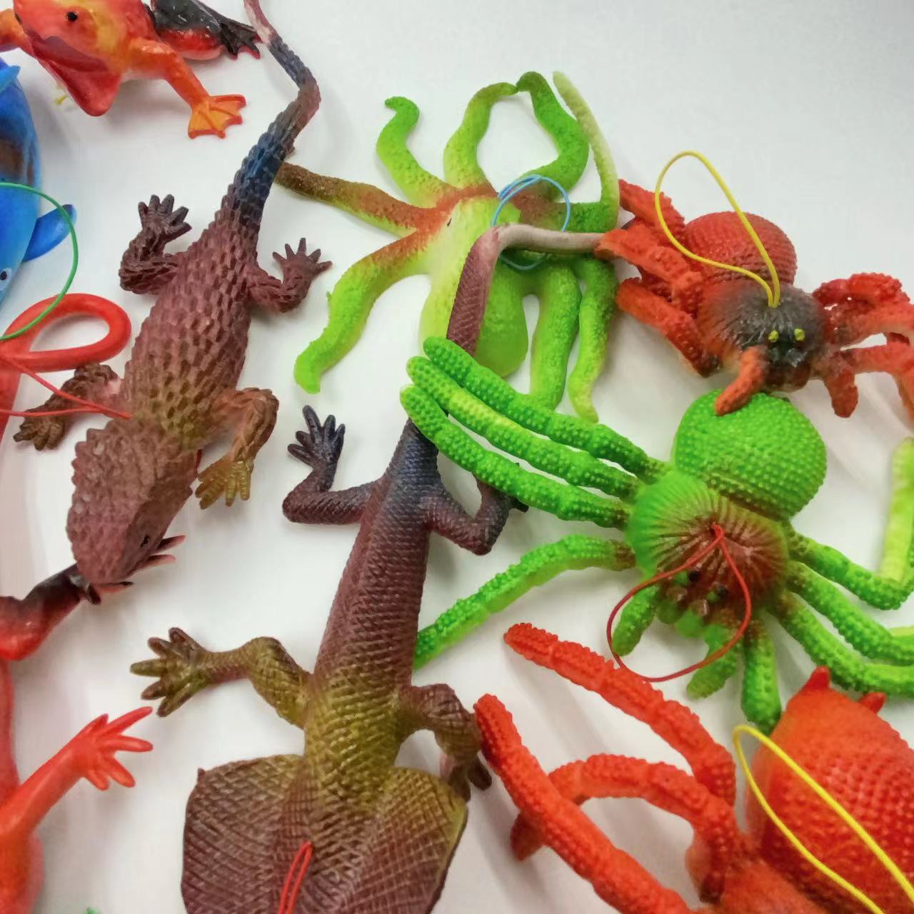 Simulación animal simulación araña lagarto escorpión animal marino truco de miedo descompresión juguete educativo 2 yuanes