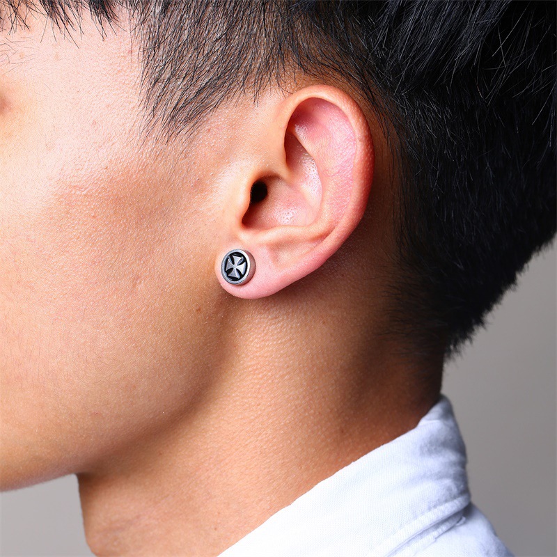 Trendy Stainless Steel Non-Pierced Earrings Round Cake Epoxy No Hole Magnetic Ear Clips For Men And Women_voghion.com