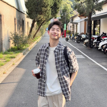 日系复古格纹短袖衬衫男款潮牌宽松慵懒风少年感穿搭半袖衬衣外套