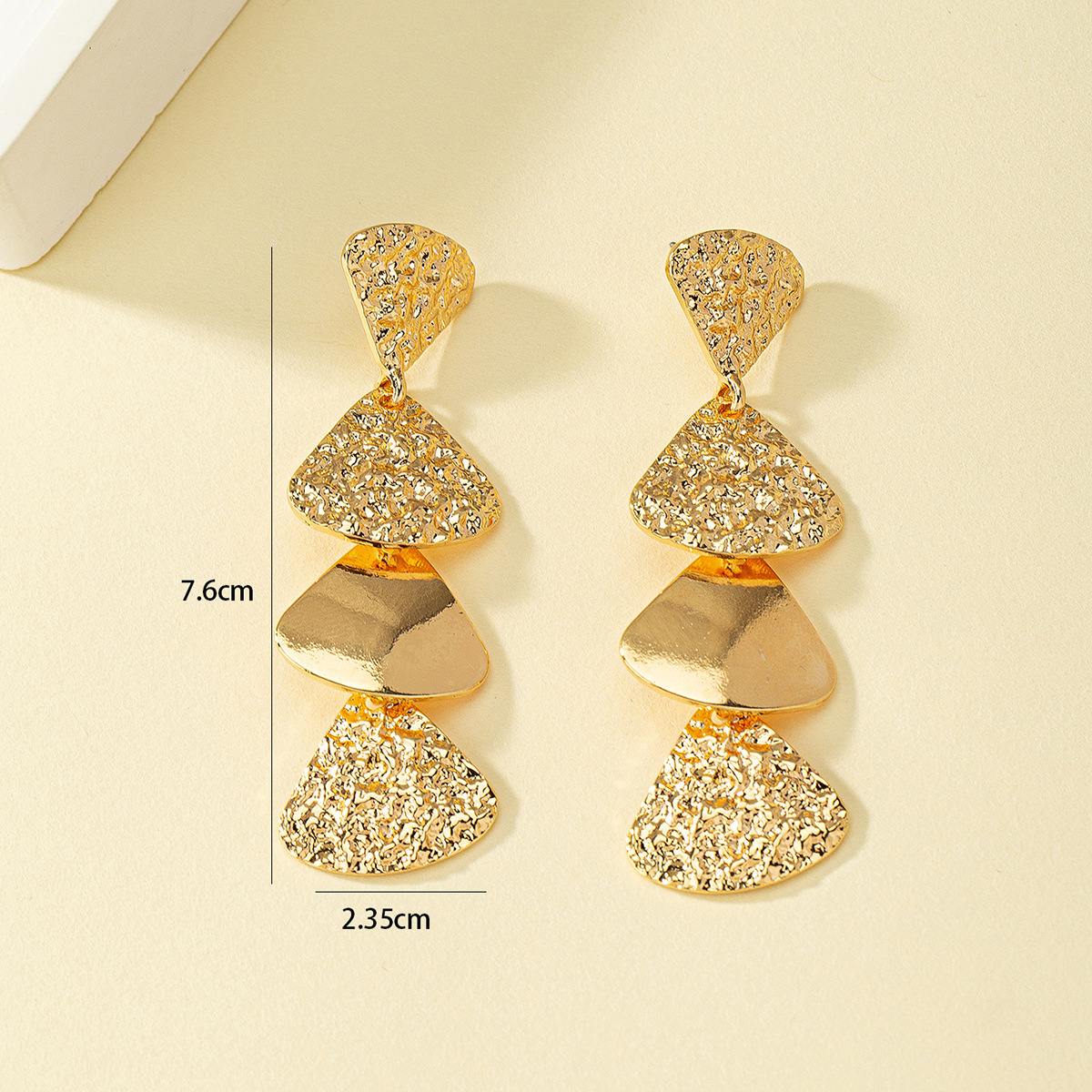 1 Pair Vintage Style Geometric Solid Color Plating Alloy Drop Earrings display picture 1