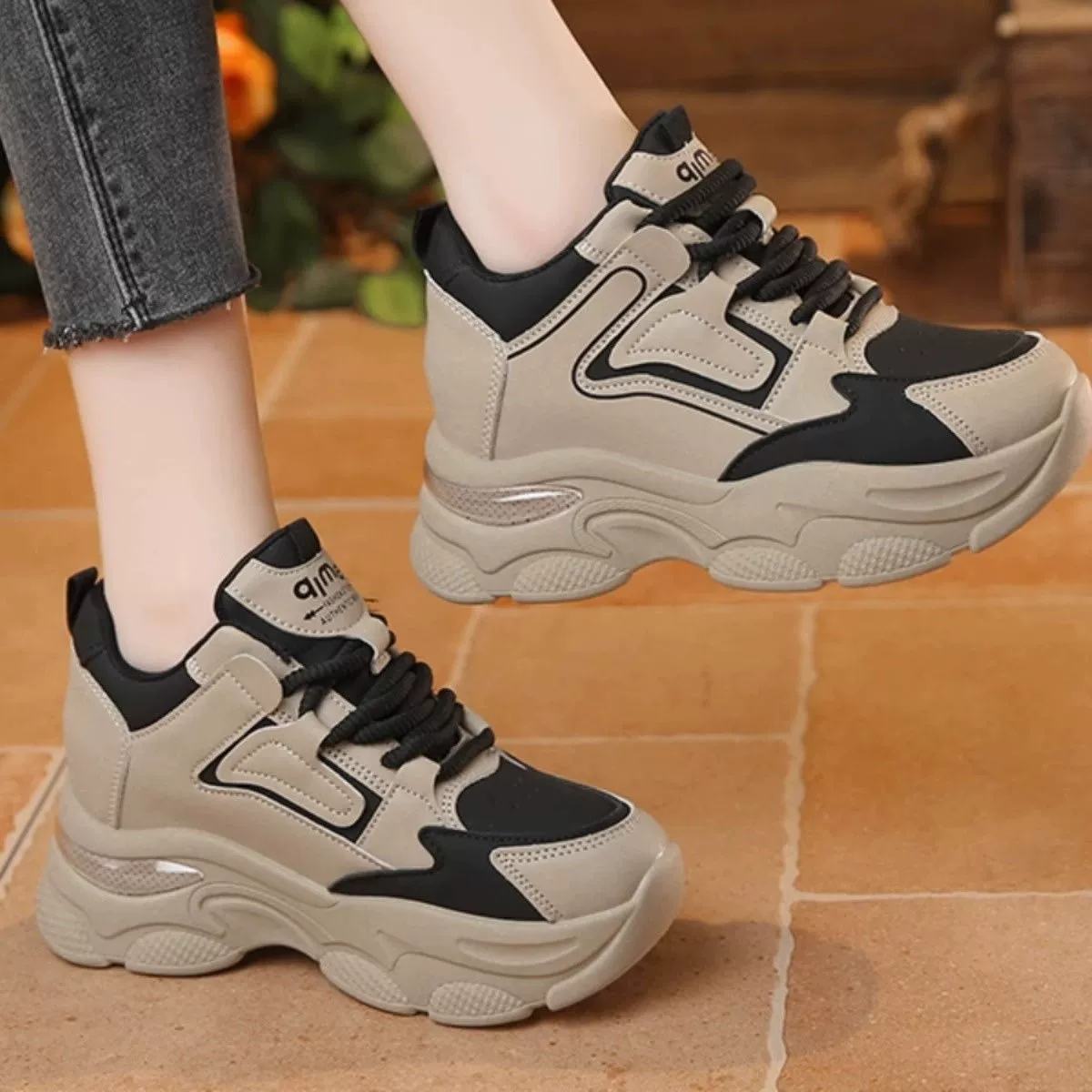 Обувь папы женский дикий жареный уличный 2024 новый весенний и осенний ретро взрывной модели толстая подошва увеличенная внутренняя обувь мягкая подошва кроссовки