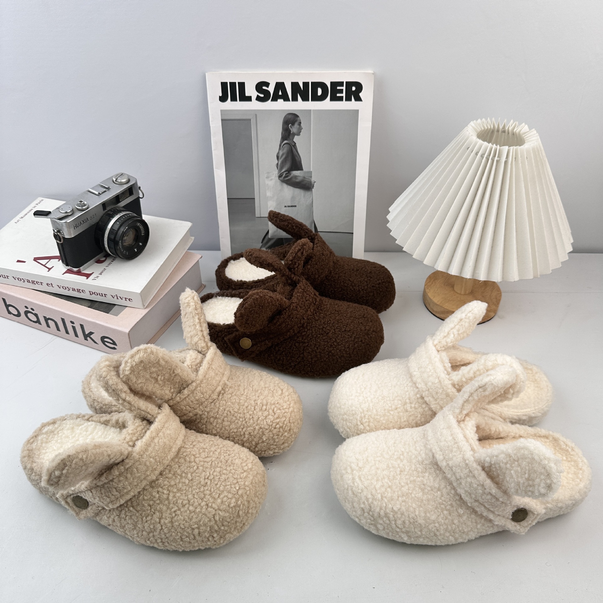 Yuanbo Baotou medio zapatillas de mujer de invierno 2025 nuevo tipo de terciopelo un pie de zapatos de conejo zapatos de soltero