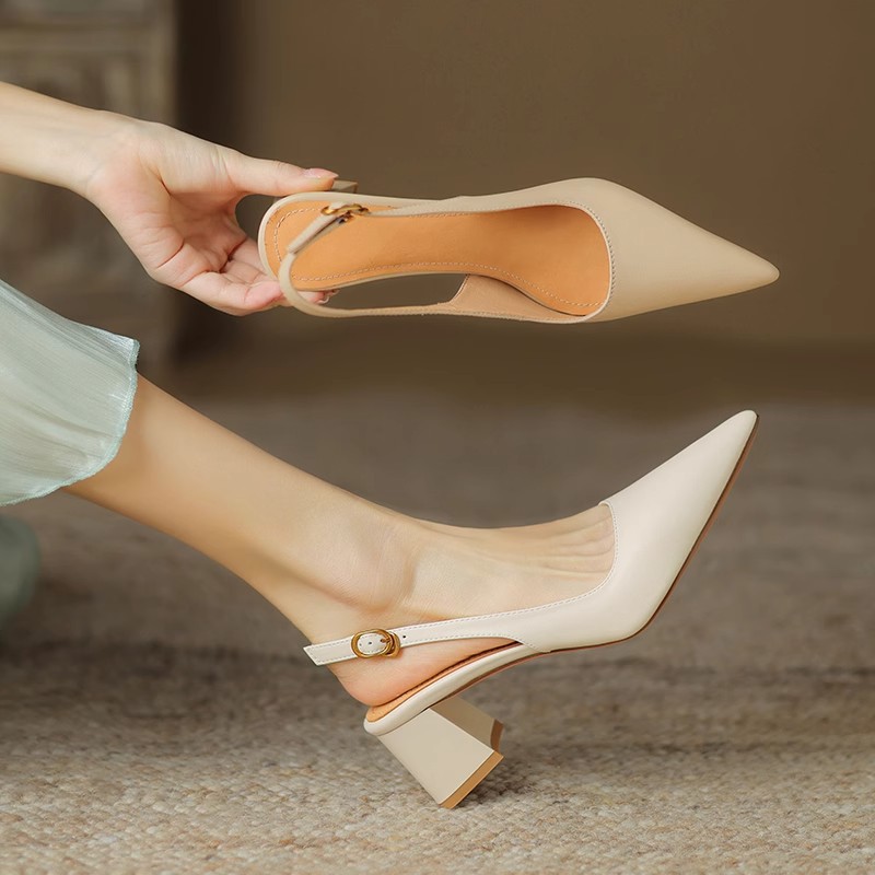 2025 년 여름 새로운 하이힐 샌들 여성 프렌치 스타일 우아한 통근자가 두꺼운 힐을 가진 토끼 샌들