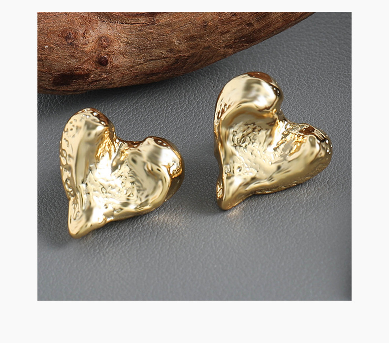 1 Pair Simple Style Heart Shape Copper Ear Studs display picture 1